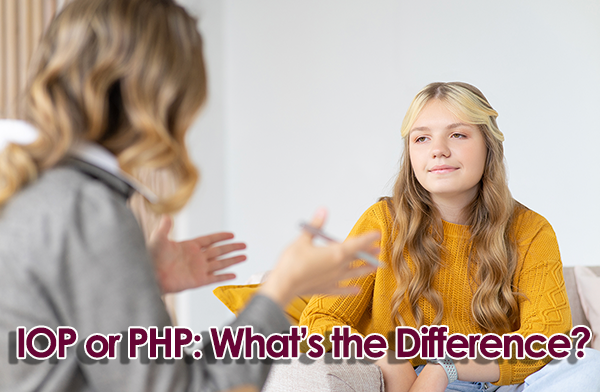 Young girl and psychologist in discussion. IOP or PHP? What's the difference between the two programs?